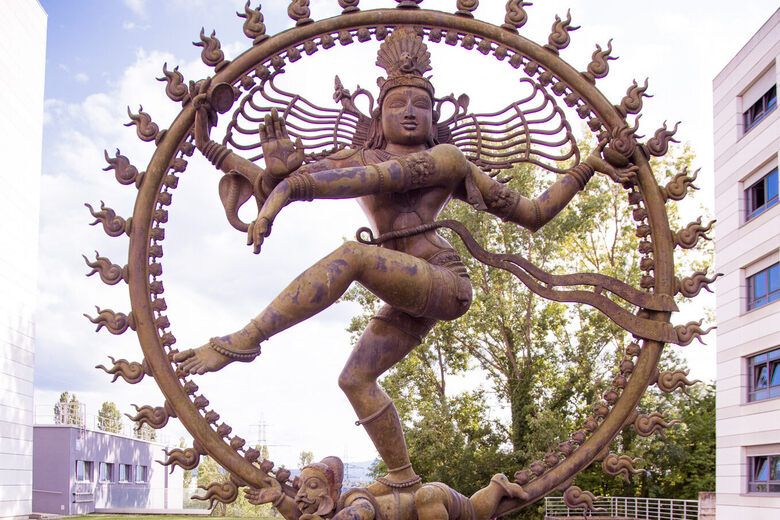 Image result for दुनिया के सबसे बड़े वैज्ञानिकों ने कहा- ऊर्जा देती है शिव की मूर्ति